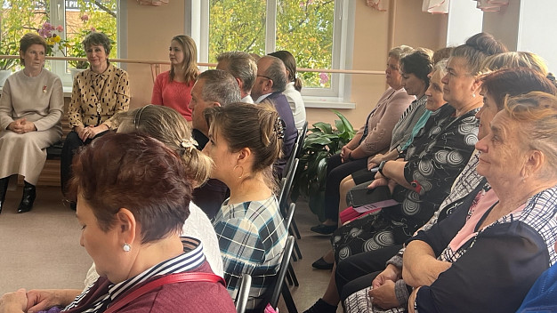В Пестяках чествовали учителей-юбиляров по стажу